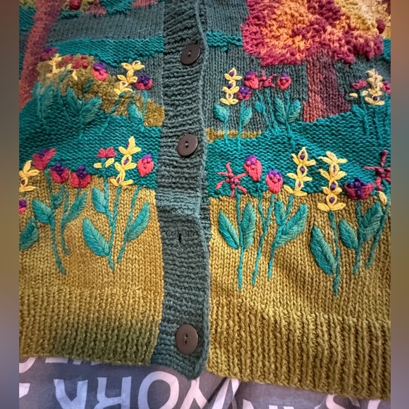 Woman’s gently worn vintage “Fall” themed cardigan hand knitted - Picture 12 of 16